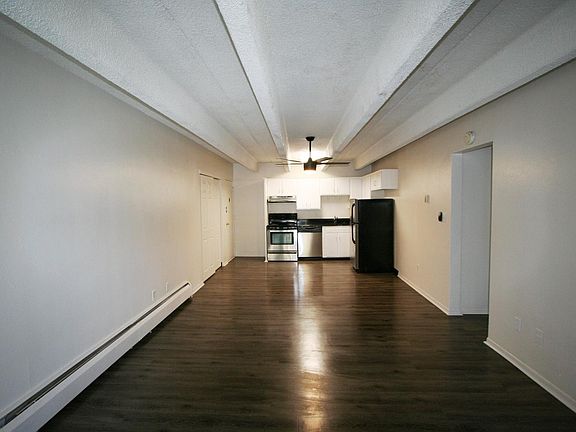 3rd image of 1085 N Pearl St