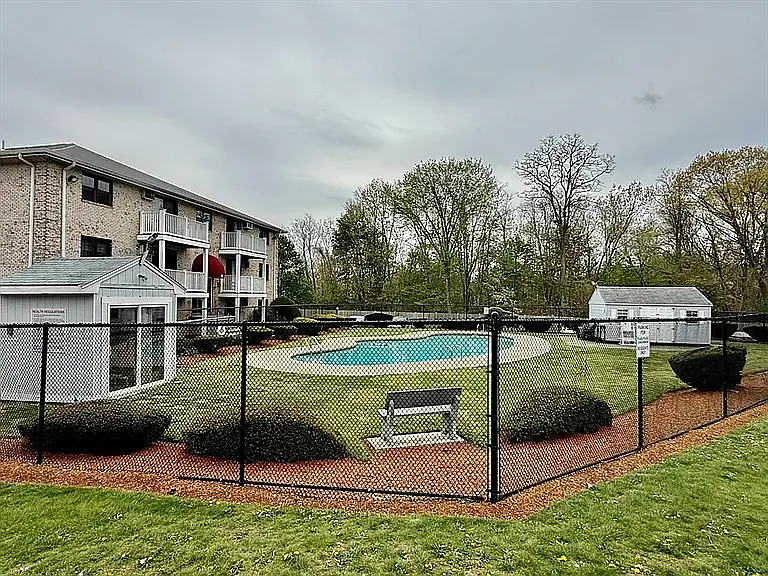 2 bed, 800 sqft, $2,200 — Photo 2