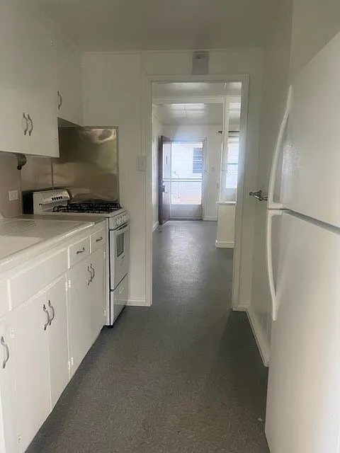 Studio, 410 sqft, $1,400 — Photo 3