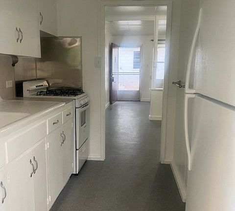 3rd image of 646 Coolidge St APT 2