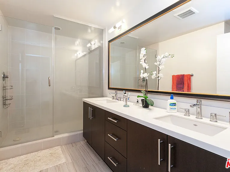 2924 Rowena Ave #1 — Photo 11