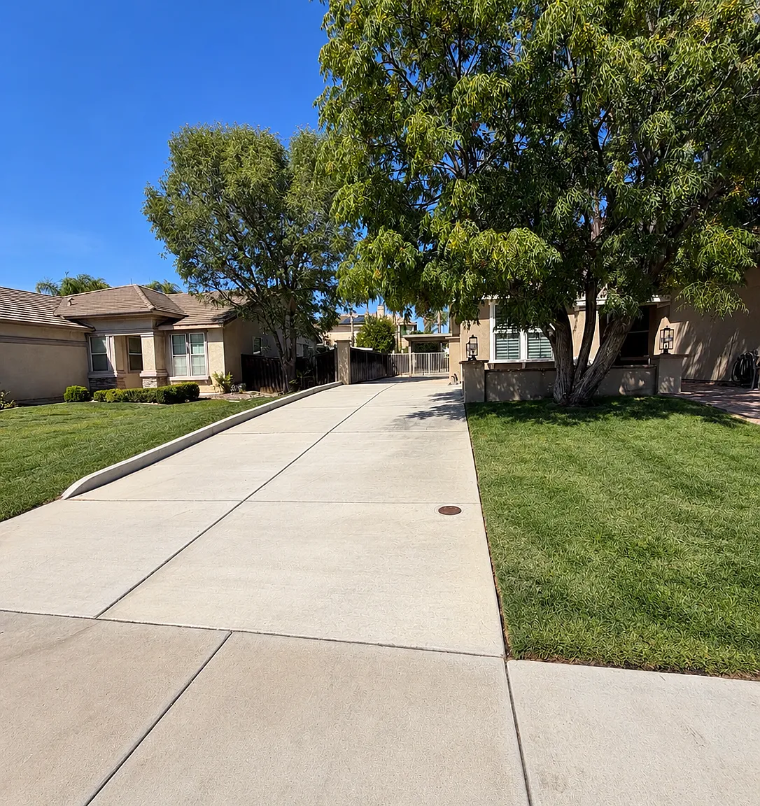 4 bed, 2320 sqft, $3,995 — Photo 2
