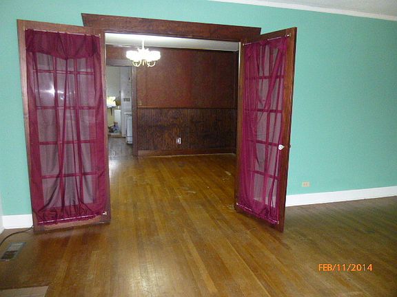 3rd image of 318 W Broadway Ave
