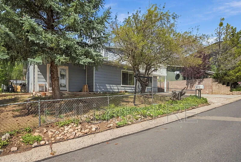 3 bed, 2.0 bath, 1900 sqft, $2,600 — Photo 3
