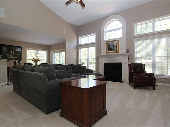 5th image of 7495 Foxchase Dr