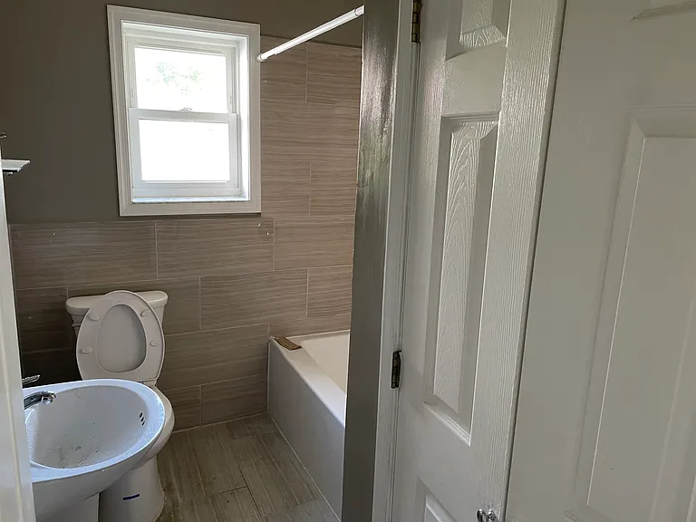 10134 Guilford Rd — Photo 11