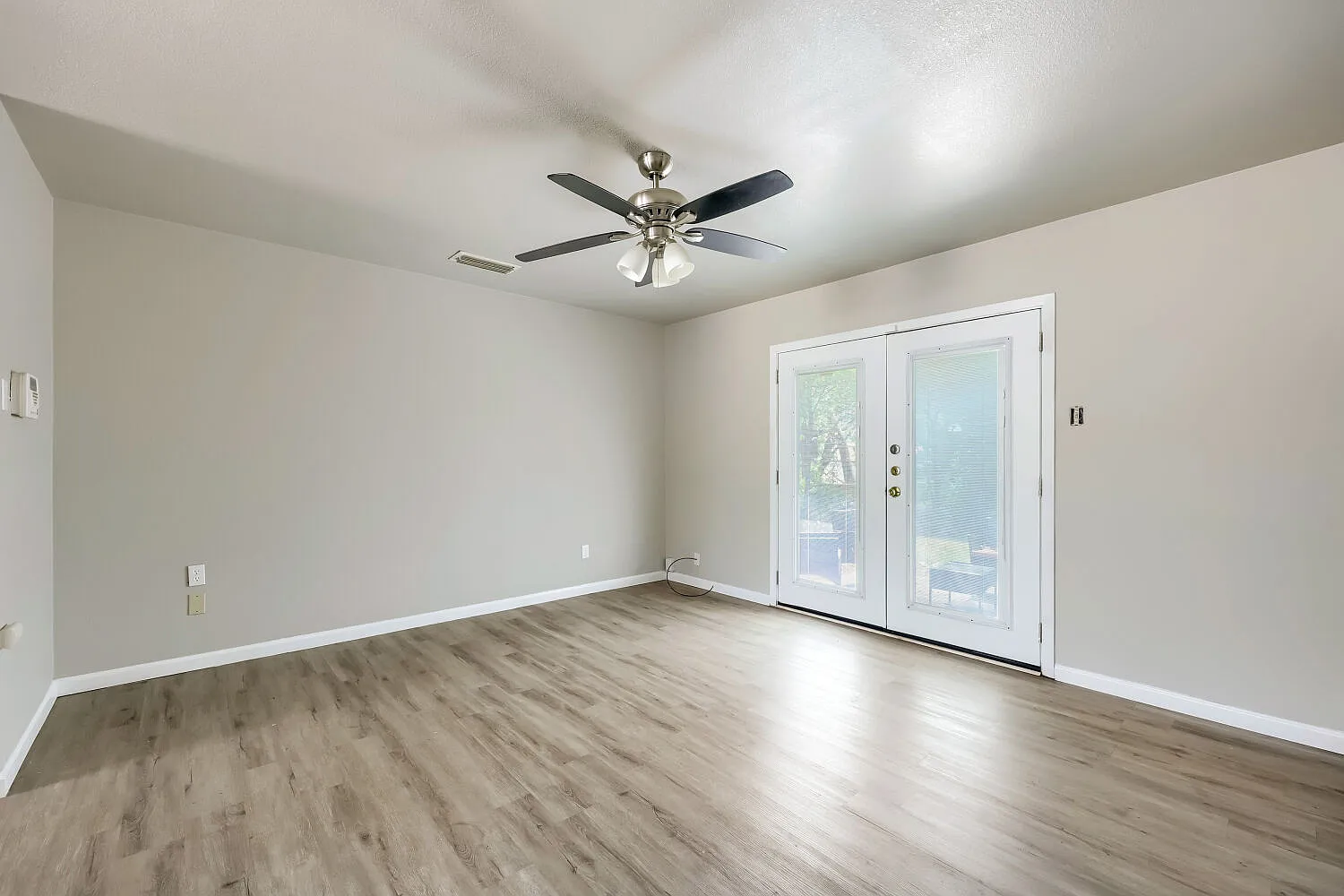 3 bed, 1.5 bath, 1173 sqft, $1,950 — Photo 1
