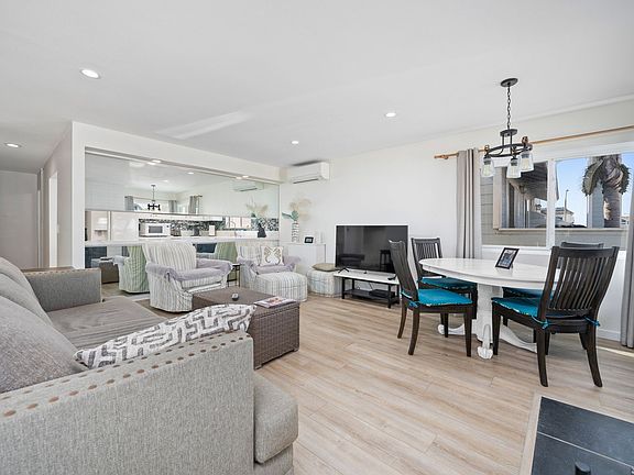 5th image of 208 39th St Unit B