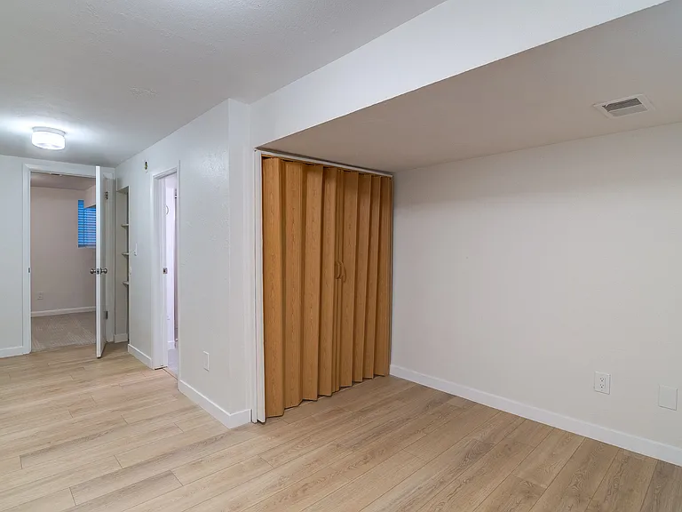 1327 Pine St #4 — Photo 13