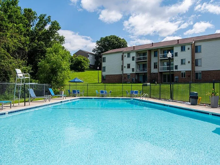 Ross Ridge Apartment Homes — Photo 12