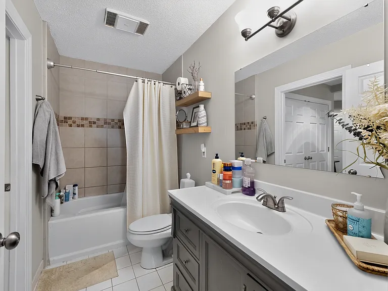 15 Highland St #108 — Photo 12