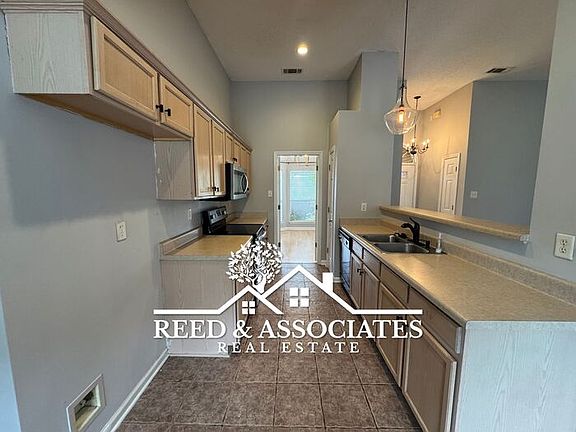 3rd image of 130 Oaksedge Dr