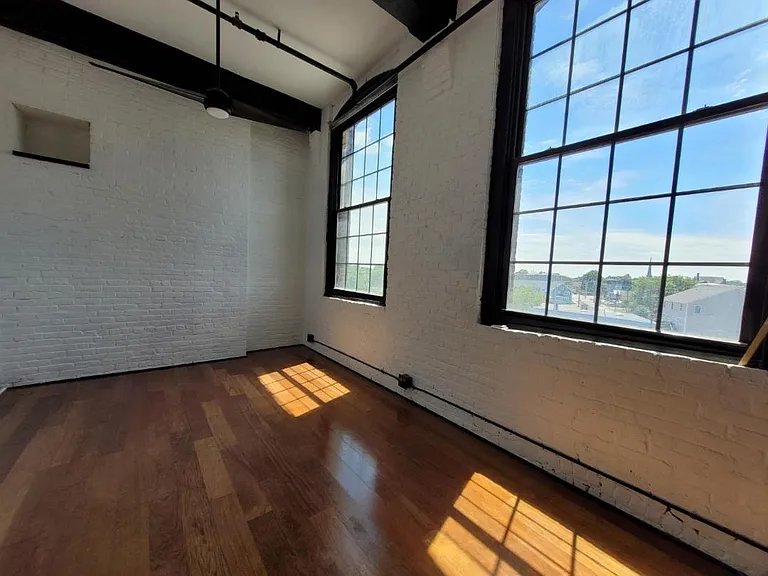 111 Summer St #3L — Photo 8