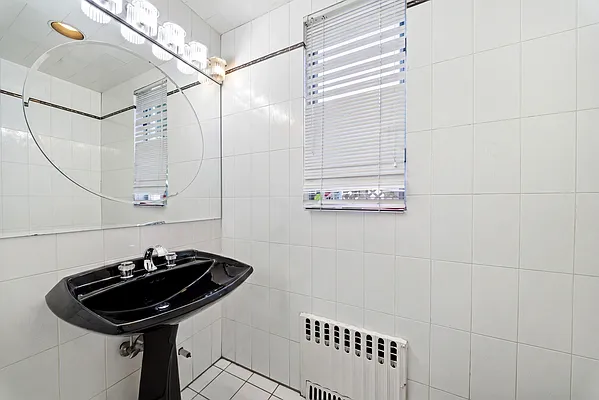 Bathroom, photo 1