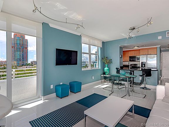 3rd image of 225 Collins Ave