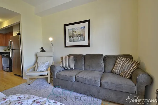 Rented by City Connections Realty | media 16