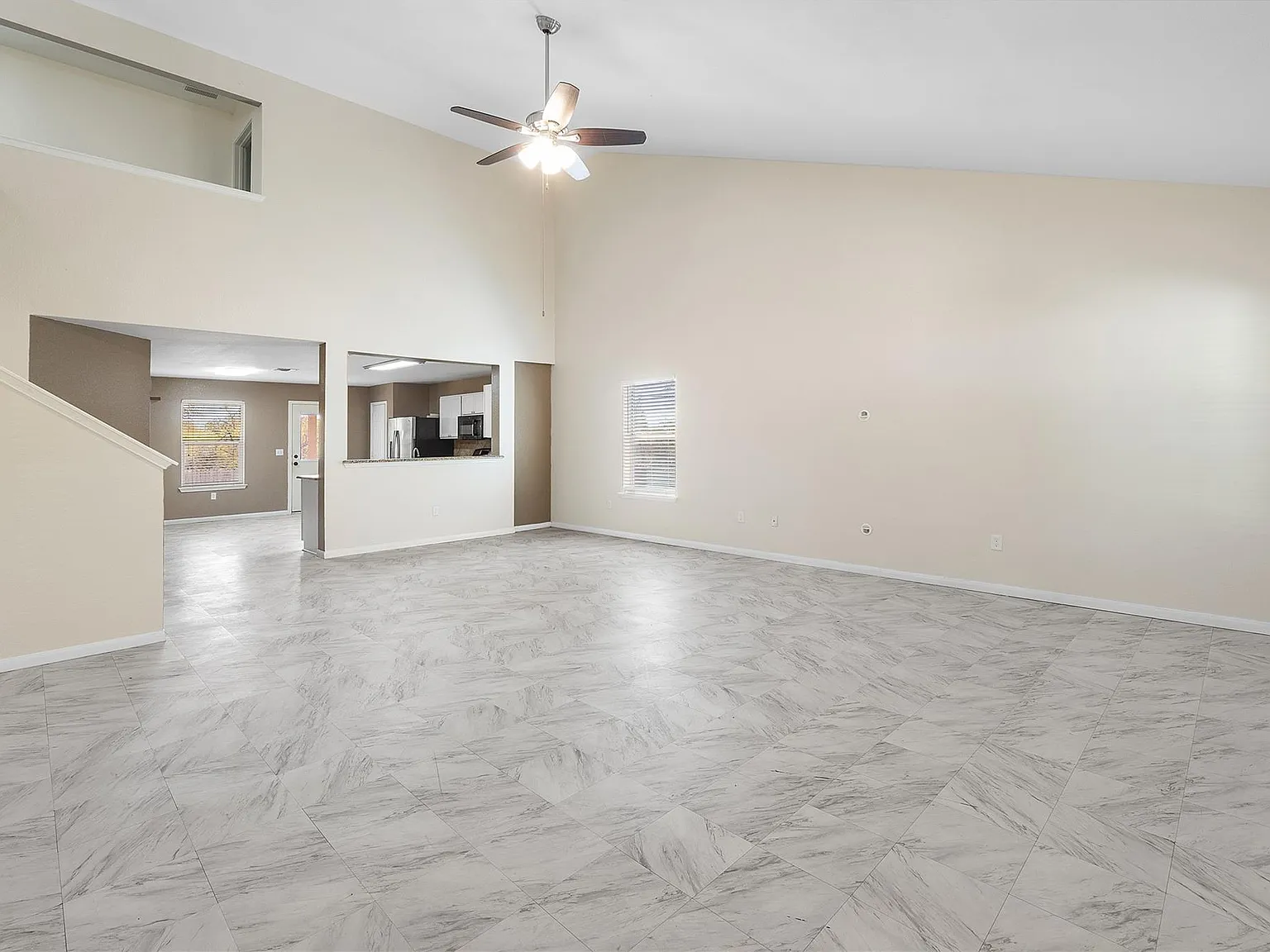 4 bed, 2.5 bath, 2095 sqft, $2,000 — Photo 2