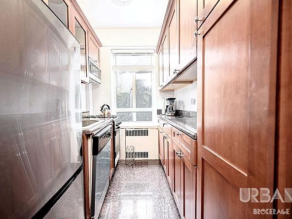 5th image of 10 W 74th St APT 5C