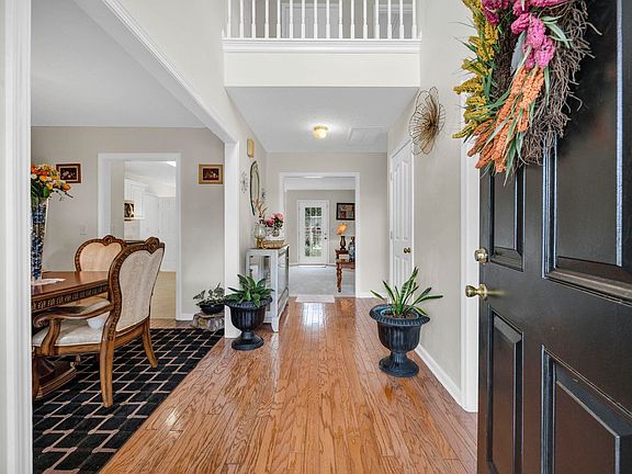 3rd image of 124 Grandview Cir