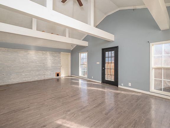 3rd image of 516 Speedway Ave