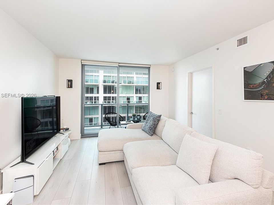 1st image of 31 SE 6th St APT 2506