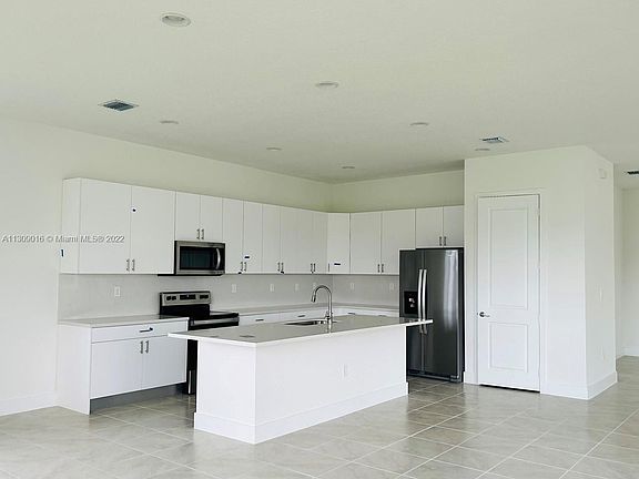 3rd image of 5032 Frattina St #0