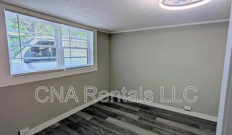 1772 Martin Pl SE #B — Photo 9