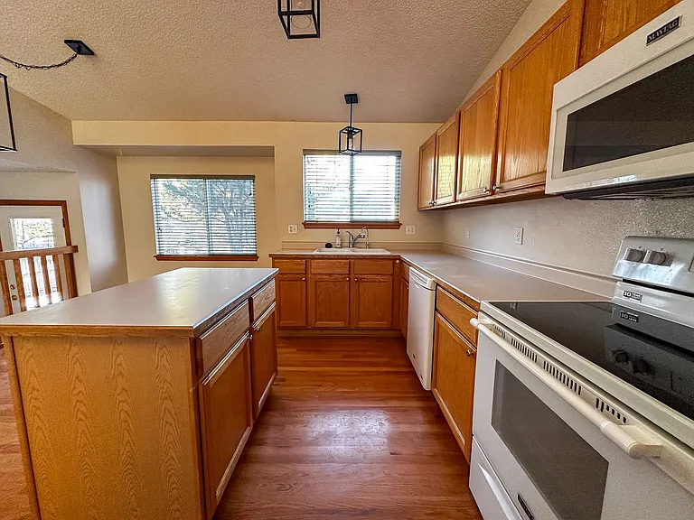 10880 Acadia Pl — Photo 2
