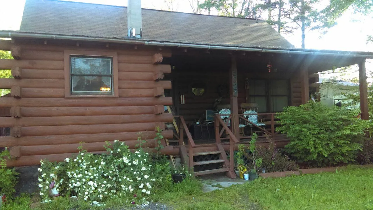3727 Youngstown Rd photo 1