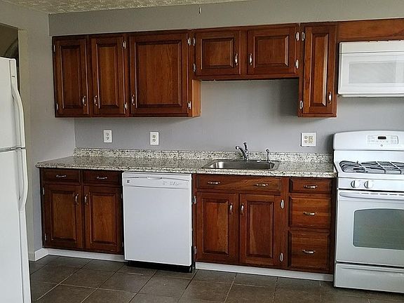 New Kitchen: dishwasher, stove (gas), microwave and refrigerator included.