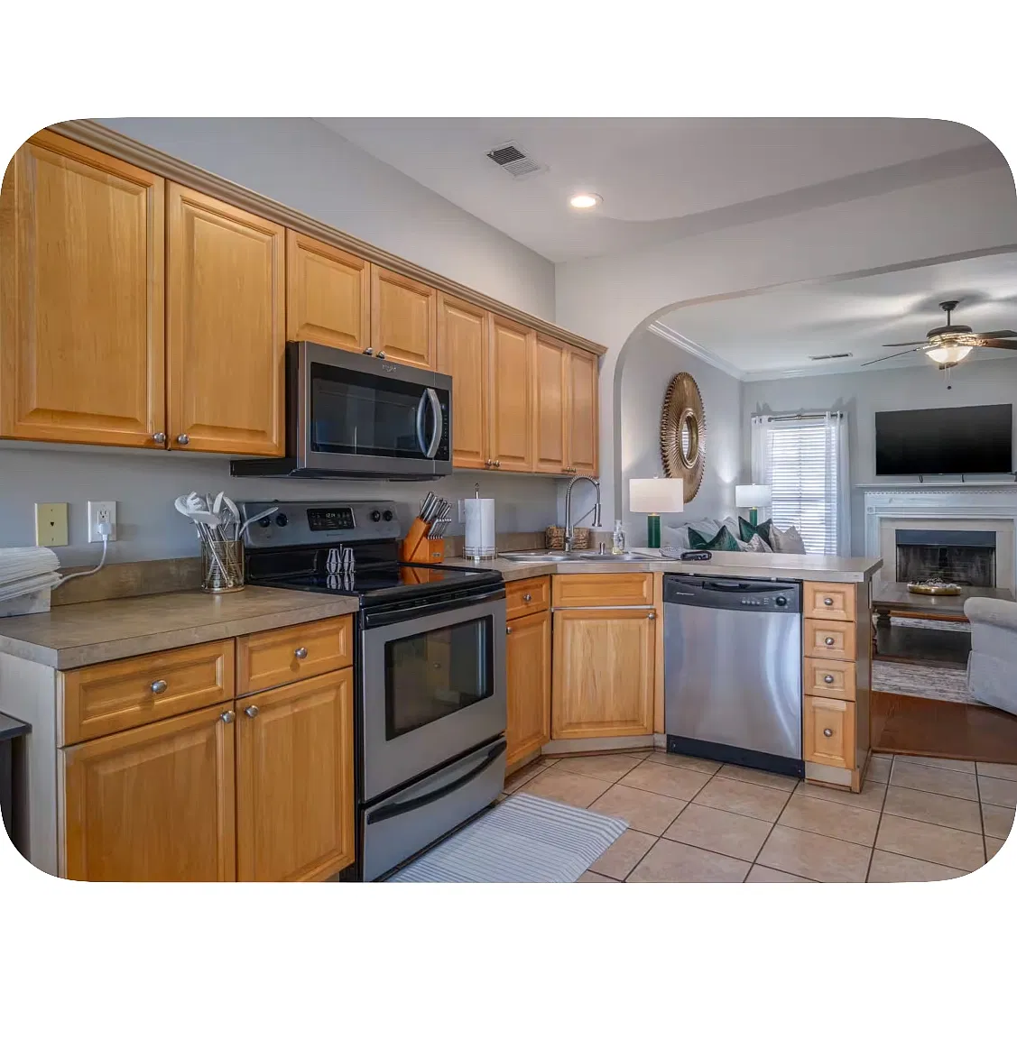 3 bed, 2.5 bath, 1547 sqft, $2,200 — Photo 3
