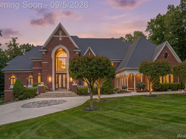2785 Cranbrook Ridge Ct, Rochester, MI 48306