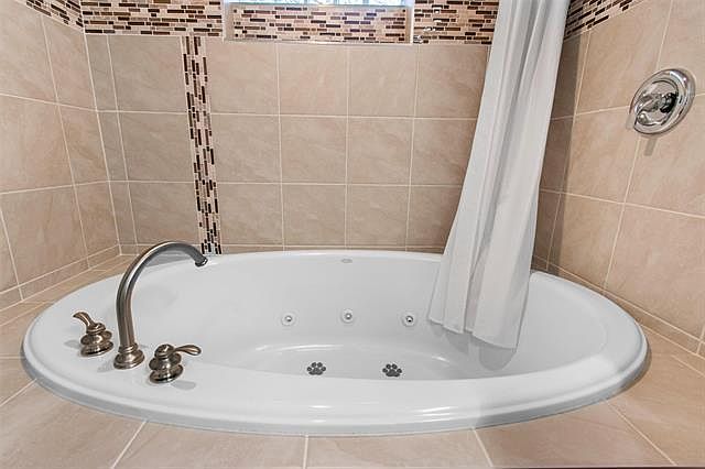 Nice Jacuzzi tub/shower for you to enjoy during your stay!