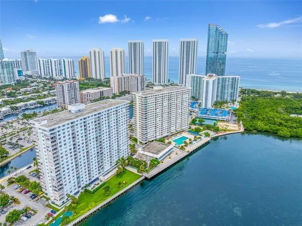 300 Bayview Dr APT 202, Sunny Isles Beach, FL 33160