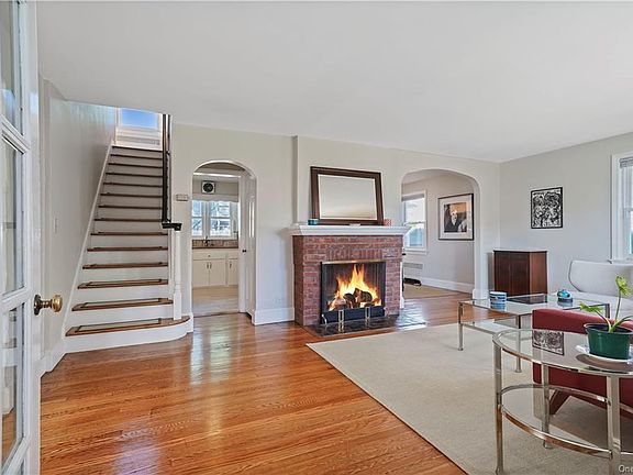 2nd image of 37 Holly St