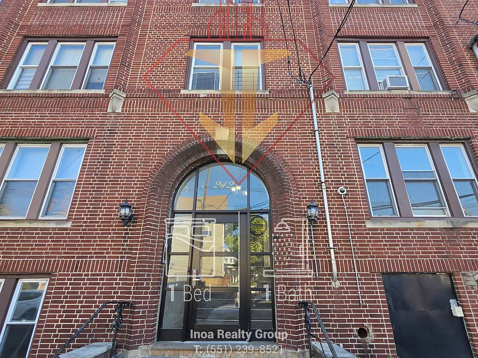 242 Garfield Ave #1
