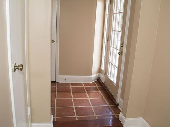 5th image of 172 Lakeside Cir