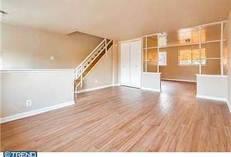 3rd image of 1218 W Oxford St