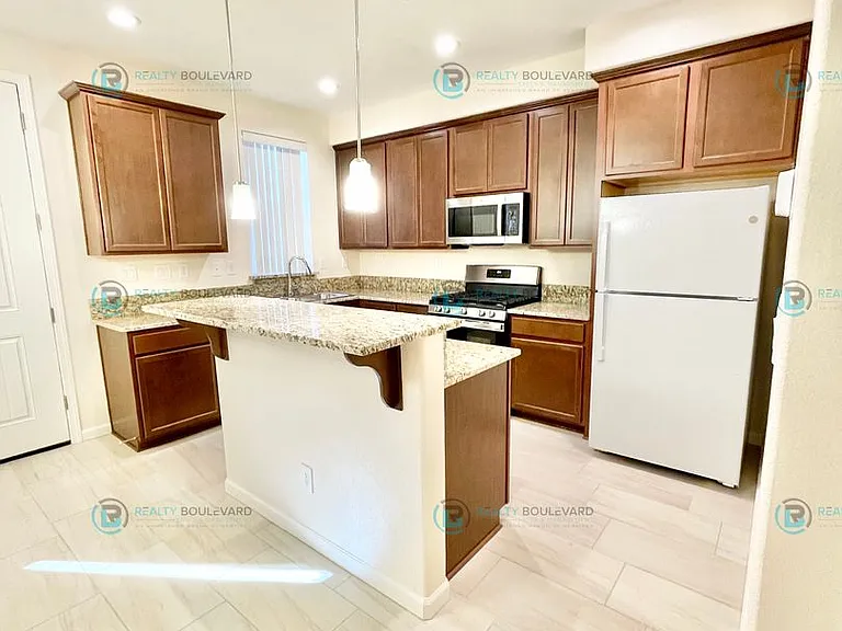 907 W End St — Photo 3