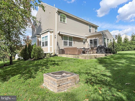 4th image of 111 Featherdale Cir