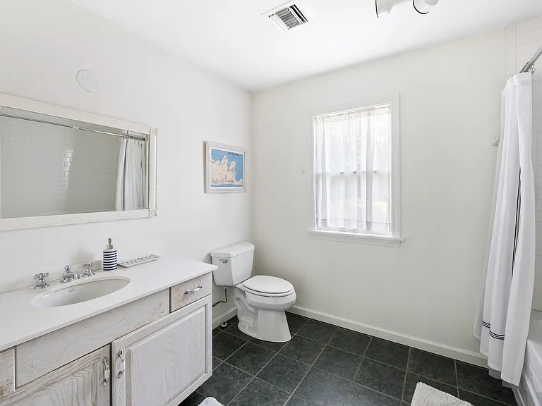 156 N Main St — Photo 18