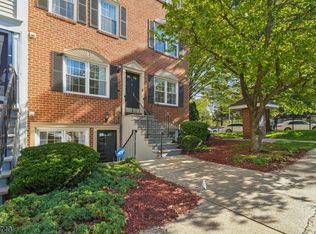 5 Rider Ct, Newark City, NJ 07103