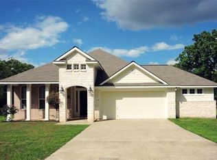 127 Golf Club Dr, Hilltop Lakes, TX 77871