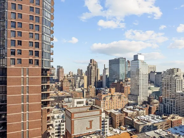 300 East 64th Street 9A image 14 of 14