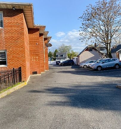 3rd image of 270 Baldwin Rd