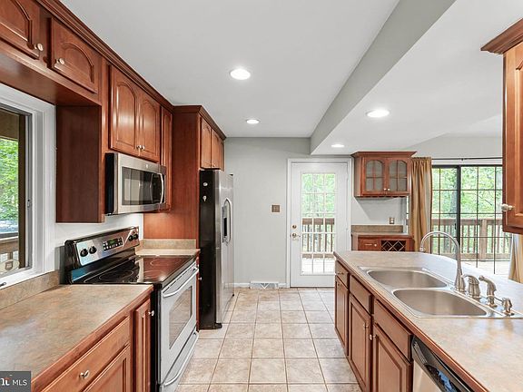 3rd image of 1317 Lakeview Dr