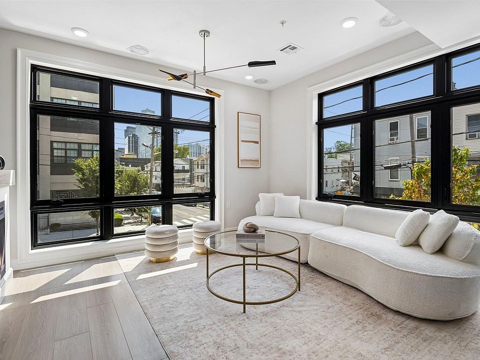 1st image of 158 Oakland Ave #3A