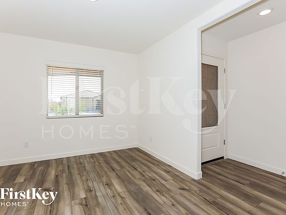 4th image of 1040 W 20th St