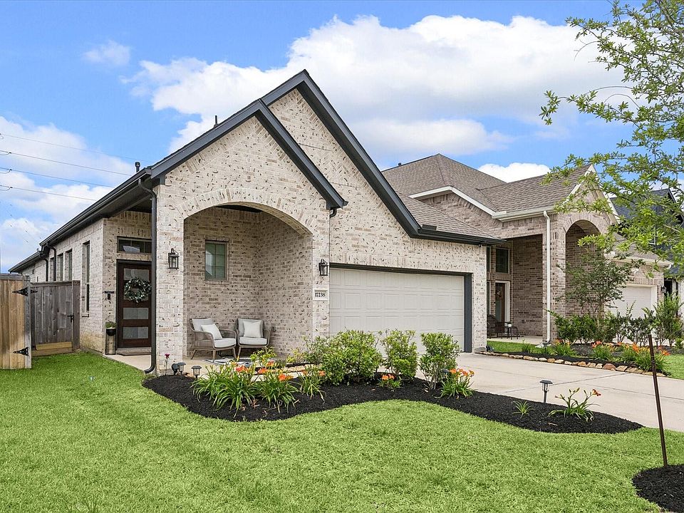 1st image of 17238 Broadleaf Oak Dr