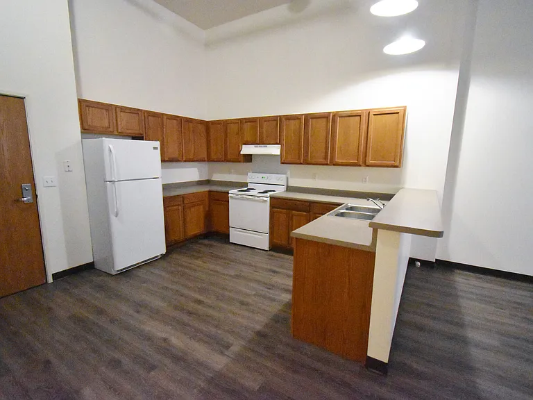 Straus Lofts — Photo 8